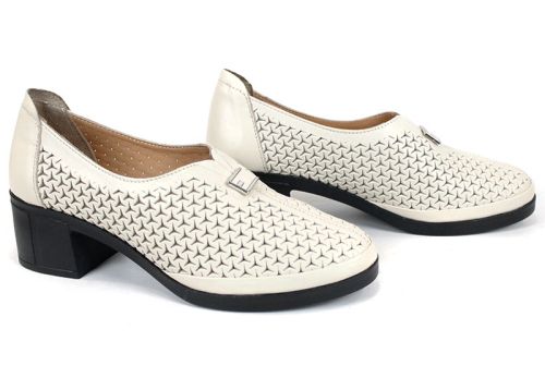 дамски бежови обувки естествена кожа перфорация