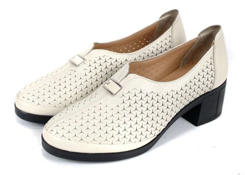 Talora Mien – дамски летни обувки в бежово с перфорация и удобен нисък ток