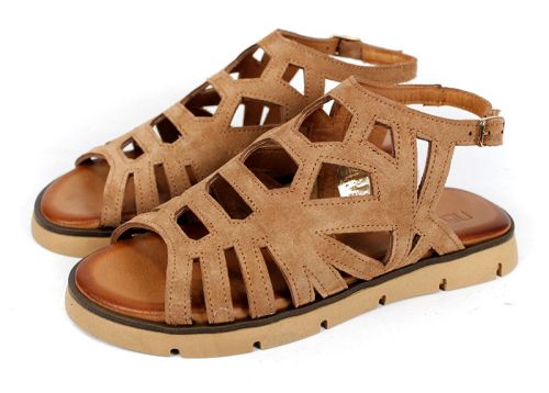 Soft Presence – дамски сандали от естествен велур в светло кафяво фигурално изрязани