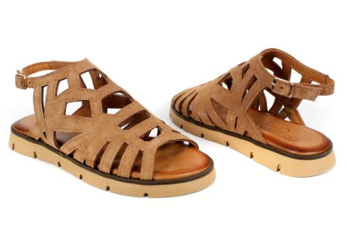 Soft Presence – дамски сандали от естествен велур в светло кафяво фигурално изрязани