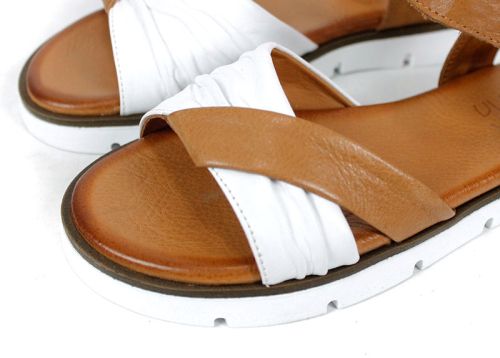 Chic Essence – дамски сандали от естествена кожа в бяло и светло кафяво с елегантен контраст