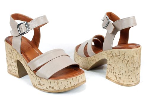 удобни дамски кожени сандали с каишка и катарама