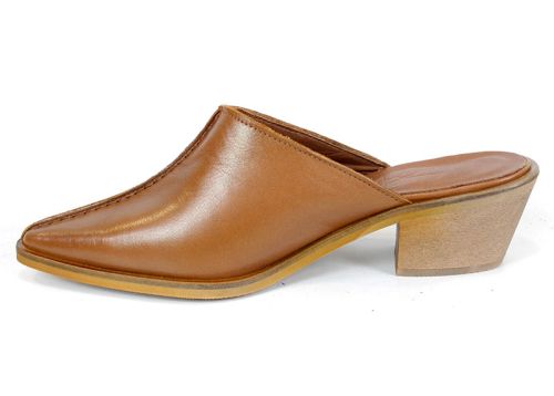 Meliora Grace – дамско сабо от естествена кожа в карамелено кафяво с елегантен силует