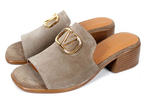 Ежедневна елегантност с акцент – Viora Lume дамски чехли от естествен велур в пясъчно кафяво