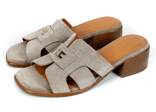 Стилен ежедневен комфорт с цвят визон – Liora Vento велурени дамски чехли