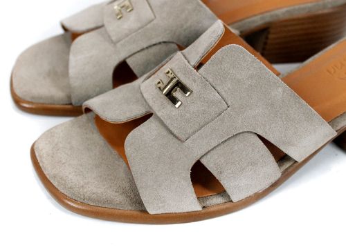 Стилен ежедневен комфорт с цвят визон – Liora Vento велурени дамски чехли