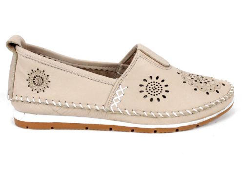 Rikel 65 – дамски летни обувки от естествена кожа в бежово