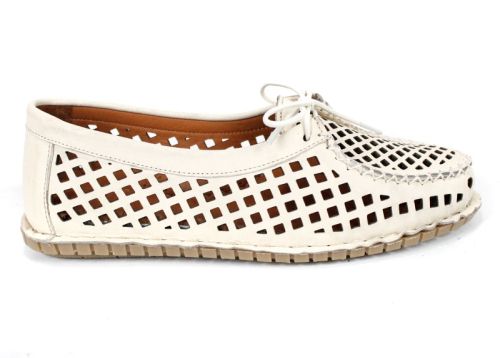 Летни мокасини Brisa Fina от естествена кожа с перфорация в бежово