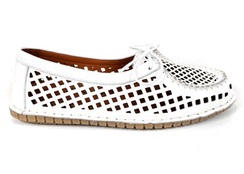 Дамски летни мокасини Brisa Fina от естествена кожа с едра перфорация – бял цвят