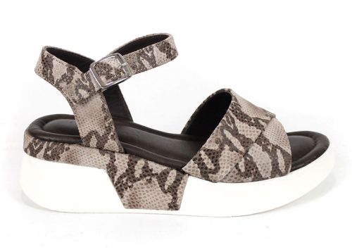 Delora Chic – дамски сандали от естествена кожа в кафяв змийски принт