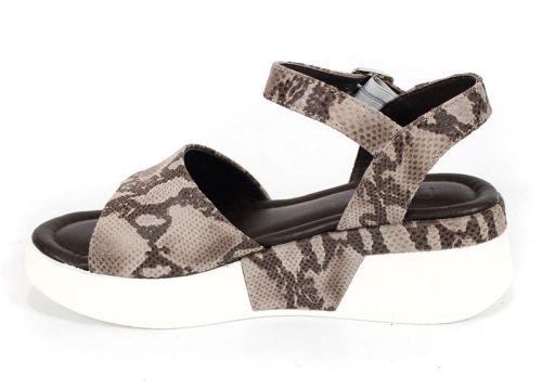 Delora Chic – дамски сандали от естествена кожа в кафяв змийски принт