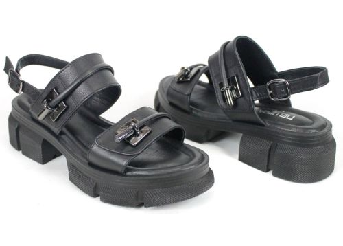 модерни дамски сандали с метални елементи