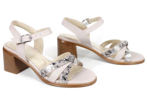 дамски сандали на ток бледо лилаво