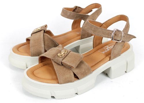 Дамски велурени сандали Lunara Mode в пустинно кафяво с масивно ходило