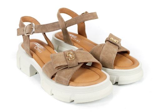 Дамски велурени сандали Lunara Mode в пустинно кафяво с масивно ходило