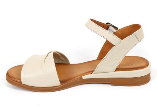 Nerelle Vita – дамски сандали на ниско ходило от естествена кожа в бежово