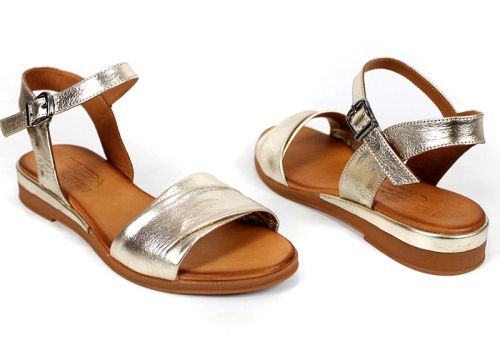 Nerelle Vita – дамски сандали на ниско ходило от естествена кожа в злато