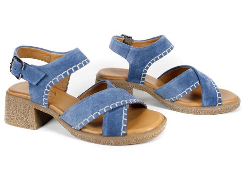 дамски сандали от естествен велур в синьо на ток