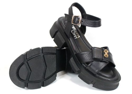 черни дамски сандали с дебела подметка и катарама