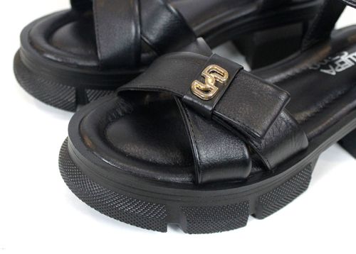 Lunara Mode – дамски сандали от естествена кожа в черно с масивно ходило и модерен акцент