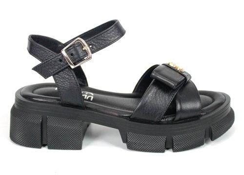 Lunara Mode – дамски сандали от естествена кожа в черно с масивно ходило и модерен акцент