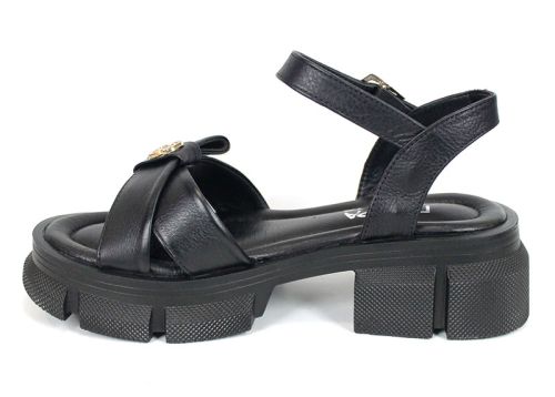 модерни дамски сандали с кръстосани каишки