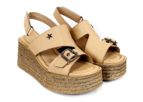 Elara Vance – дамски сандали на платформа от естествена кожа в бежово