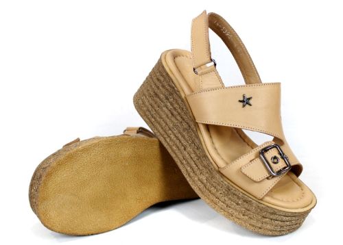 бежови дамски сандали с естествено ходило