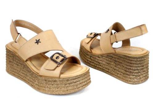 Elara Vance – дамски сандали на платформа от естествена кожа в бежово