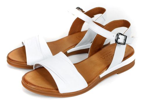 Nerelle Vita – дамски сандали на ниско ходило от естествена кожа в бяло с изчистен летен дизайн