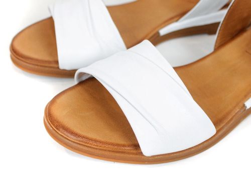 Nerelle Vita – дамски сандали на ниско ходило от естествена кожа в бяло с изчистен летен дизайн