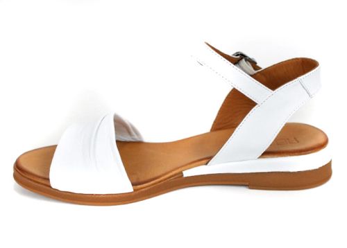 Nerelle Vita – дамски сандали на ниско ходило от естествена кожа в бяло с изчистен летен дизайн