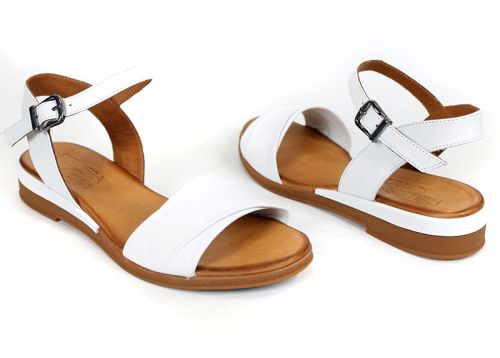 летни дамски сандали с каишка бели