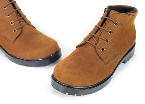 Women's Winter Clarks Boots Made of Natural Crazy Leather in Brown – Vert Élégant