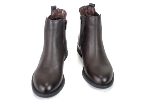 Elegant brown women's leather Chelsea boots Chiara Moretti.