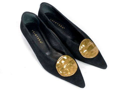 Premium Carlotta Ricci suede shoes with gold accent.