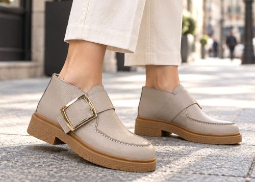 Claudia Venturi – Women’s Genuine Leather Boots in Taupe