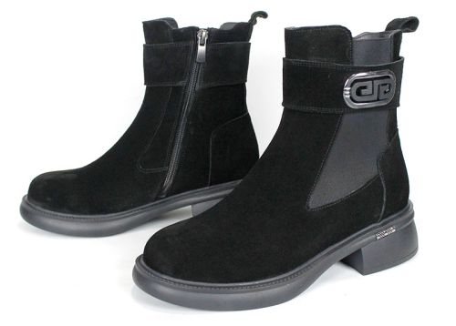 Alessia Valenti – Women's Chelsea Boots in Genuine Black Suede